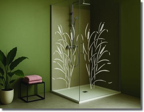 Duschfolie mit dem Motiv Schilfzauber als eleganter Sichtschutz für moderne Glasduschen und Duschabtrennungen nach Maß.