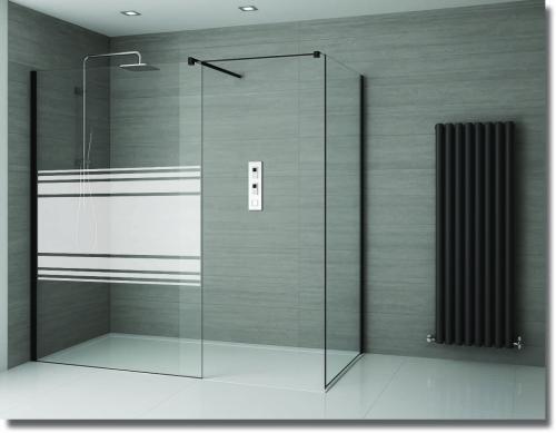 Preview: Moderne Duschfolie mit breiten und schmalen Streifen als eleganter Sichtschutz für eine hochwertige Glasdusche nach Maß.